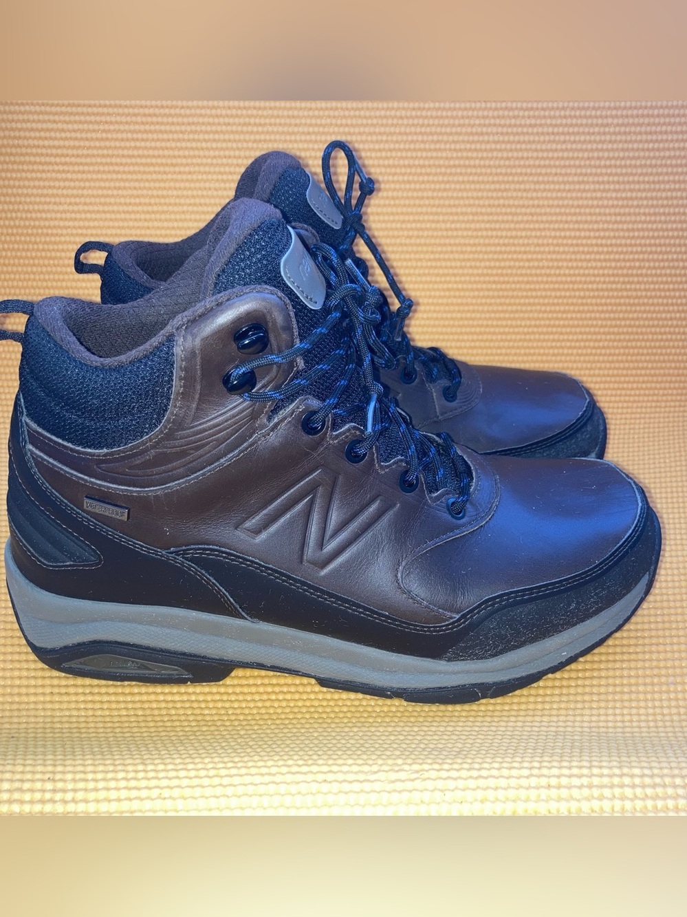 New Balance Men's Brown/Black Waterproof Hiking Boots size 10
